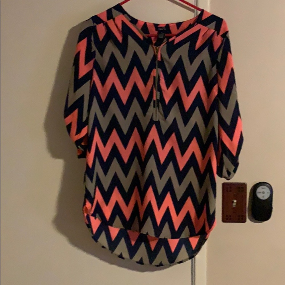 Chevron print chiffon 1/2 zip blouse